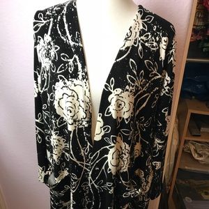 LuLaRoe Sarah XL (runs a bit snug)